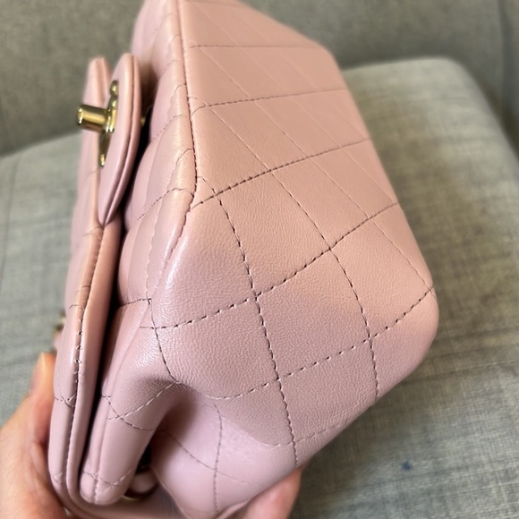 Chanel 22a Light Pink with Light Gold Hardware Square Mini Lambskin - Picture 9 of 17